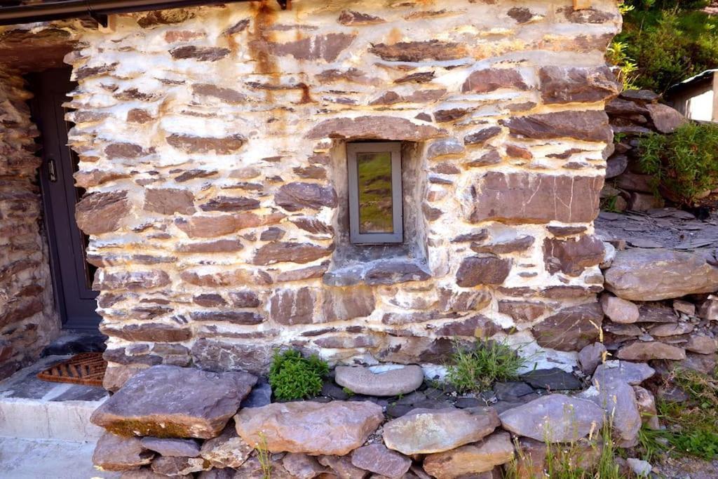 Secluded Cottage Nestled In The Beara Peninsula Киларни Екстериор снимка