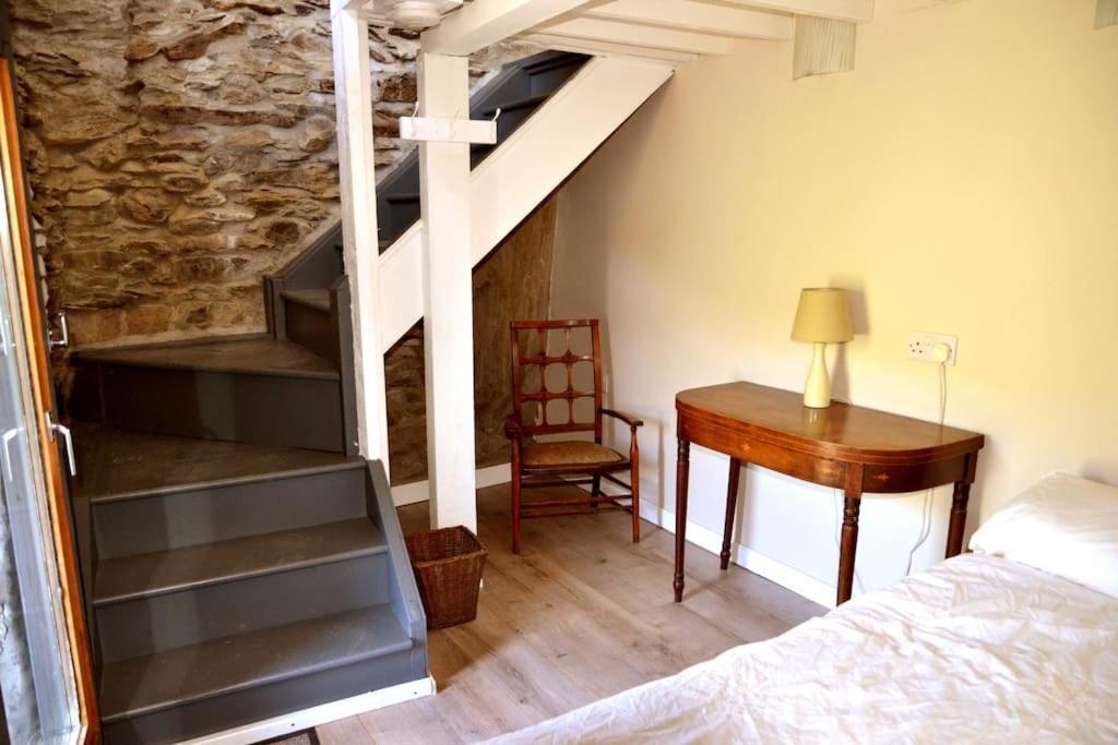 Secluded Cottage Nestled In The Beara Peninsula Киларни Екстериор снимка